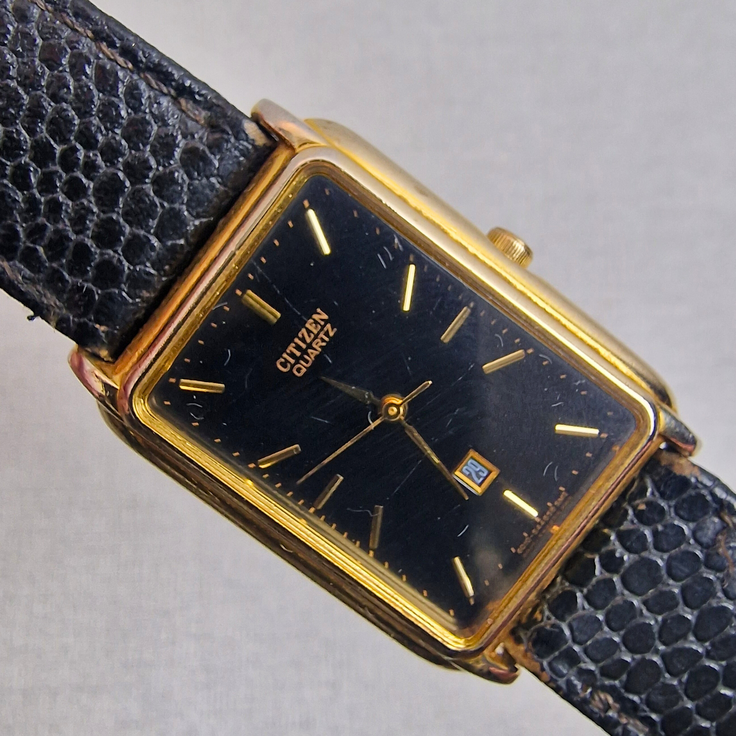 Dial View - Vintage Citizen Tank Men's – 26mm gold plated case, black dial, stainless steel – quartz