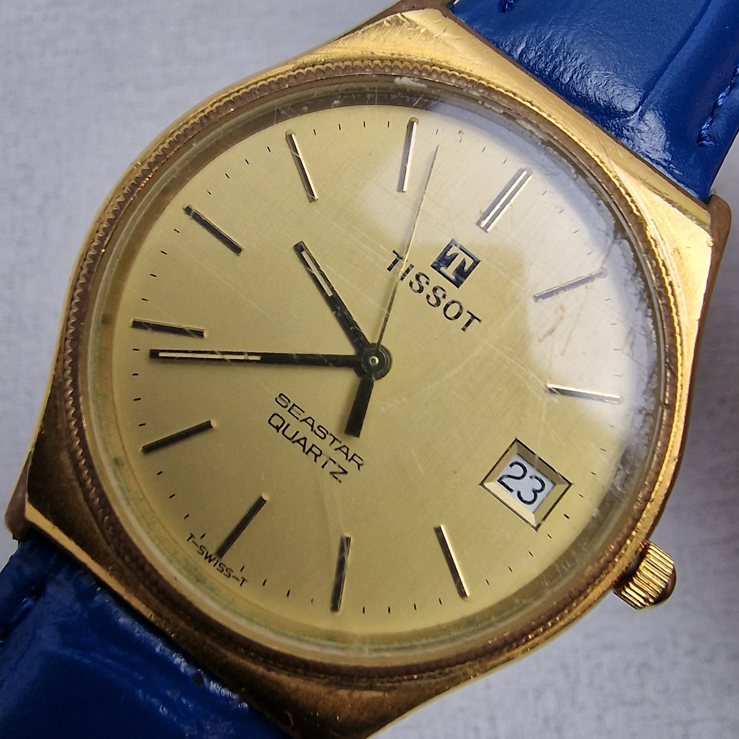 Dial View - Vintage Tissot Men's – 37mm gold plated case, gold dial, stainless steel – quartz
