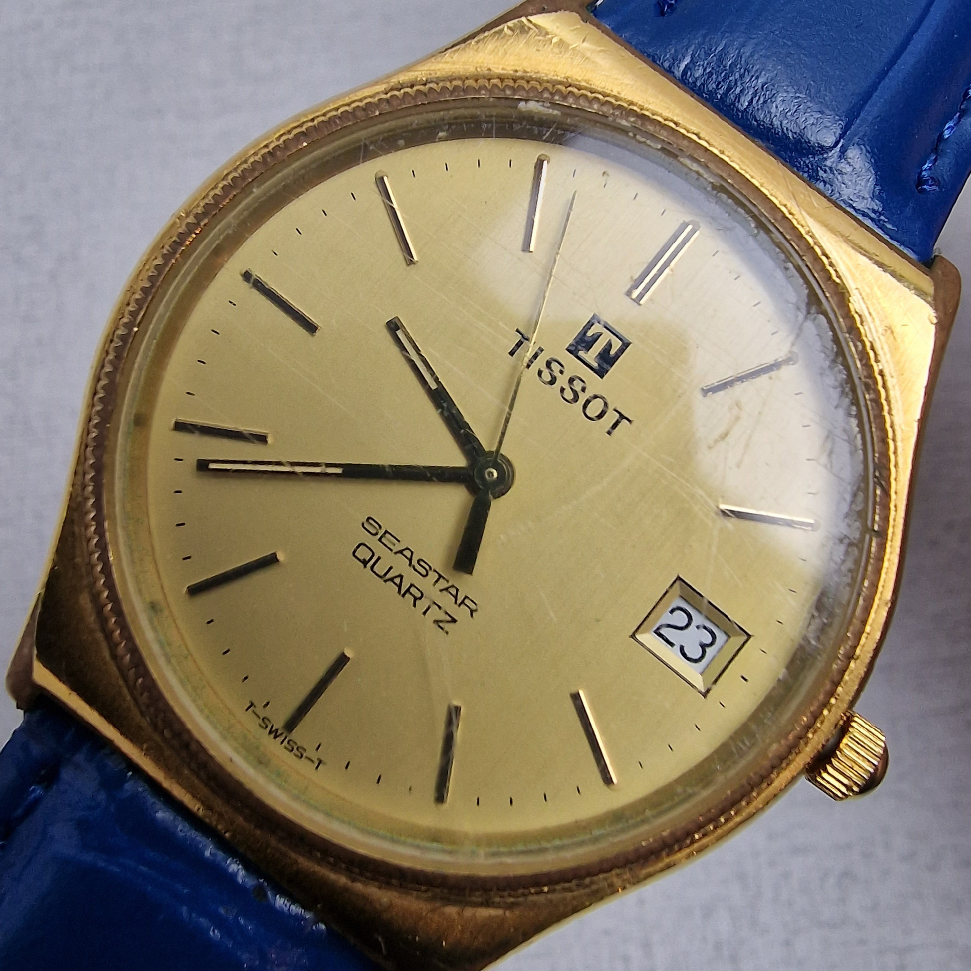 Dial View - Vintage Tissot Men's – 37mm gold plated case, gold dial, stainless steel – quartz