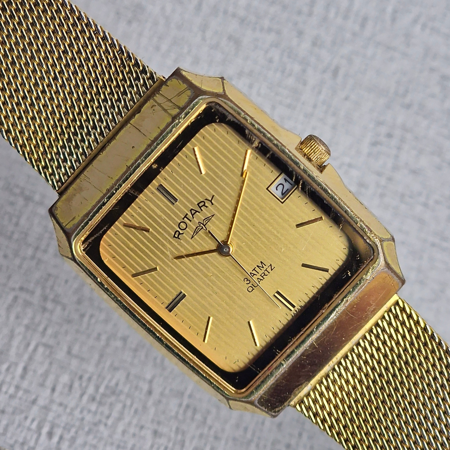 Horizontal View - Rotary Vintage Tank Men's – 30mm gold plated case, gold dial, stainless steel – quartz