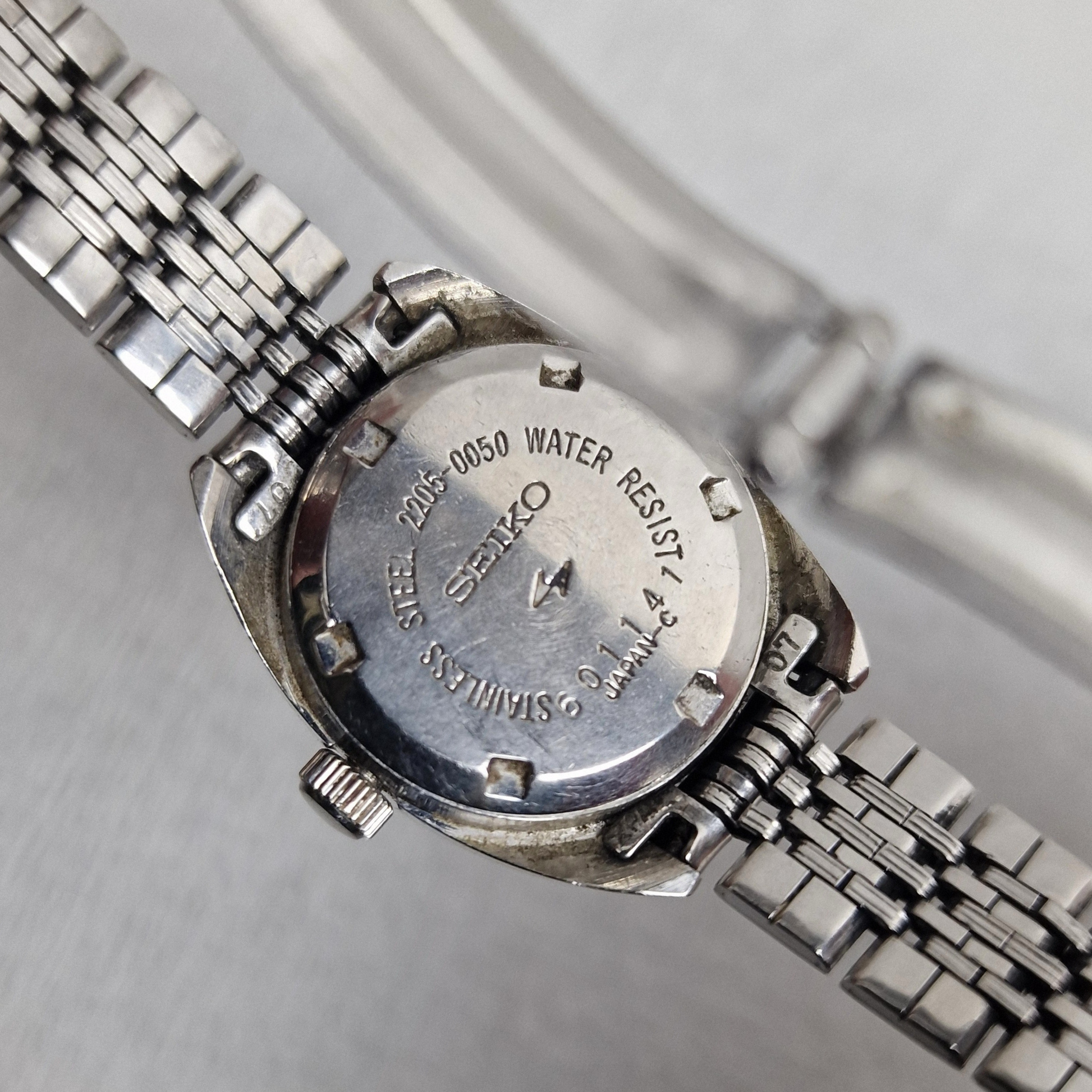 Case Back - Seiko Vintage Ladies Watch – 25mm stainless steel Case, silver Dial, stainless steel – automatic