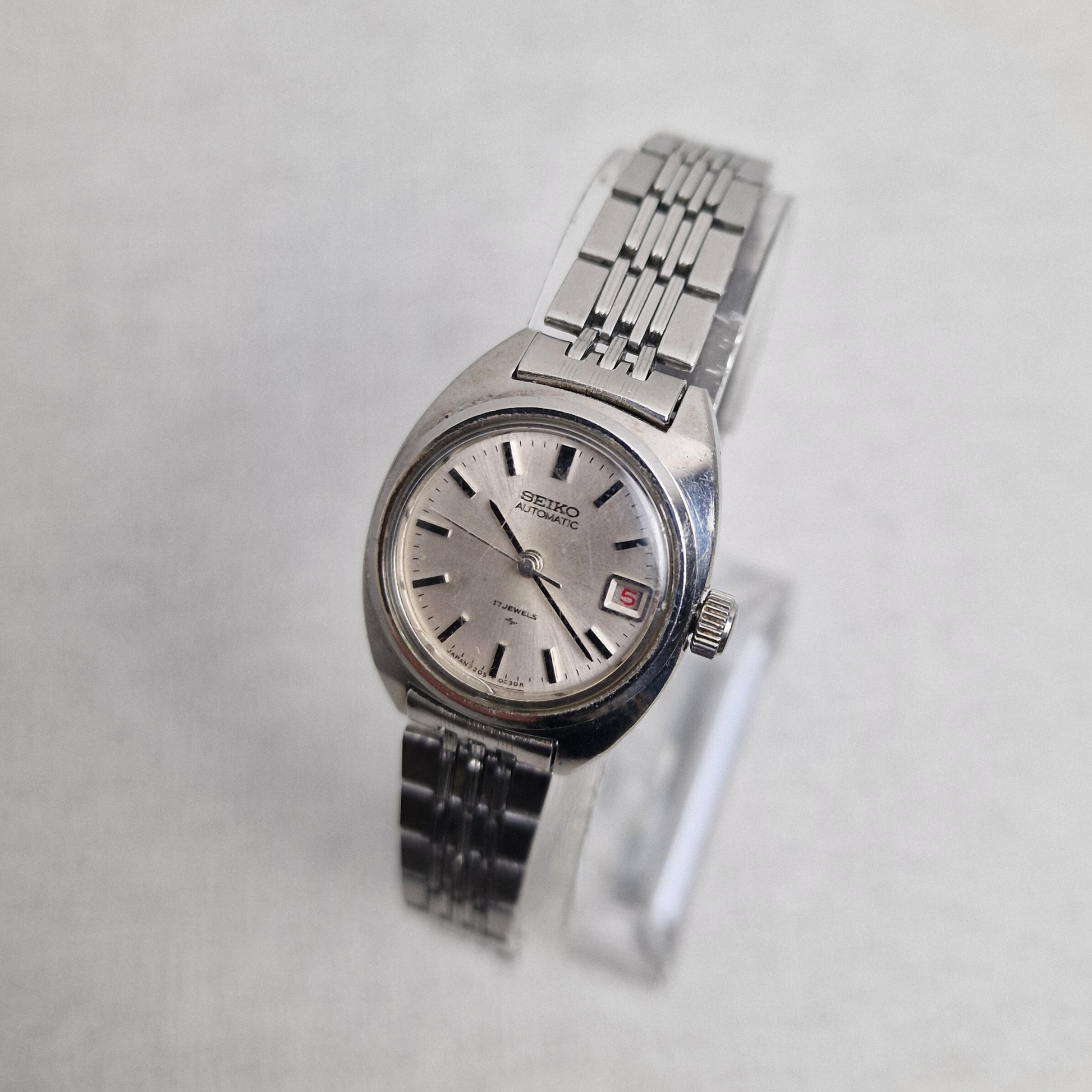 Right Side View - Seiko Vintage Ladies Watch – 25mm stainless steel Case, silver Dial, stainless steel – automatic