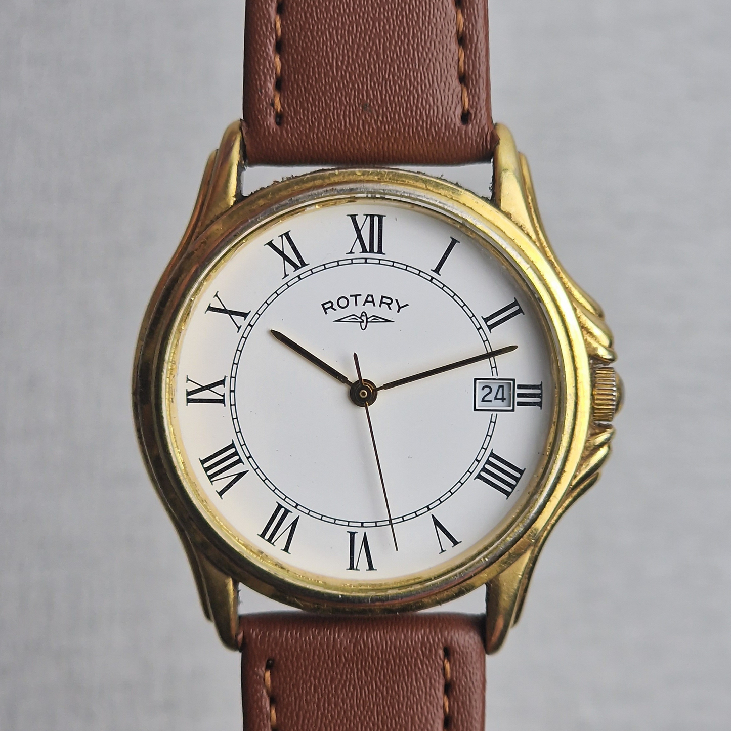 Vertical View - Rotary Vintage Men's Watch – 36mm gold plated Case, white Dial, stainless steel – quartz