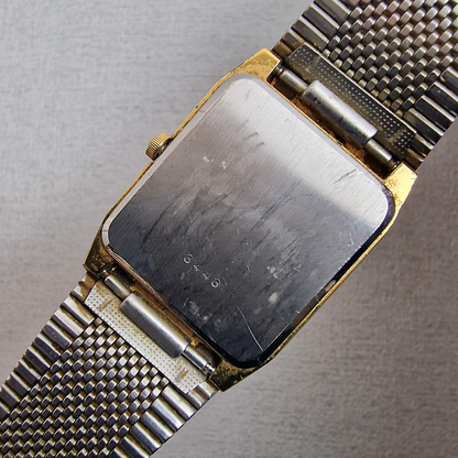 Case back - Vintage Rotary Tank Men's – 28mm gold plated case, white dial, stainless steel – quartz