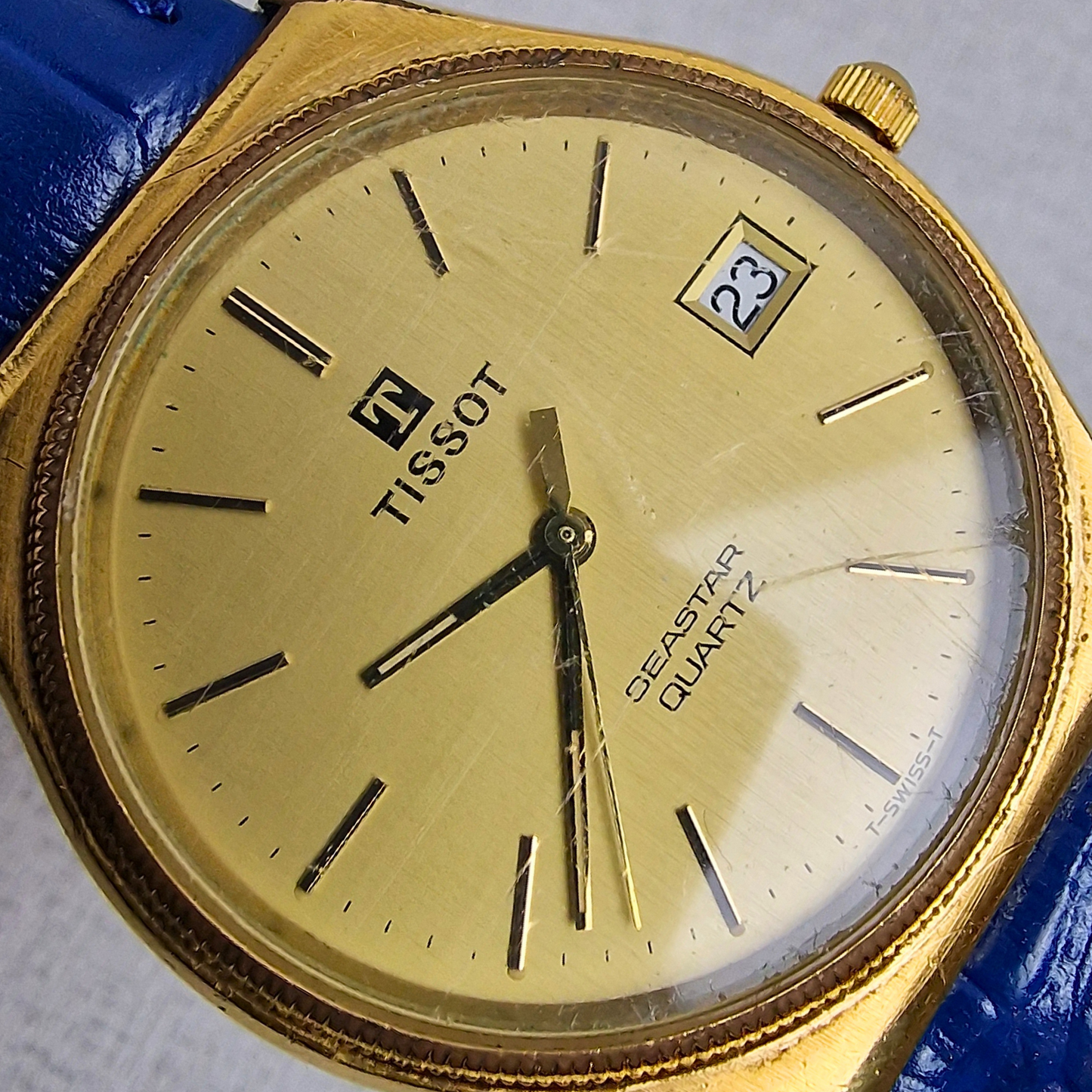 Dial View - Vintage Tissot Men's – 37mm gold plated case, gold dial, stainless steel – quartz