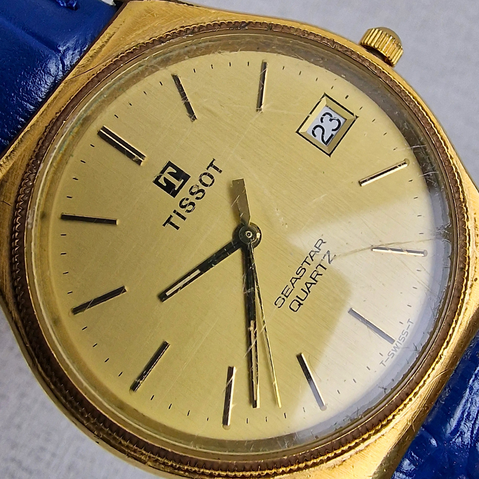 Dial View - Vintage Tissot Men's – 37mm gold plated case, gold dial, stainless steel – quartz